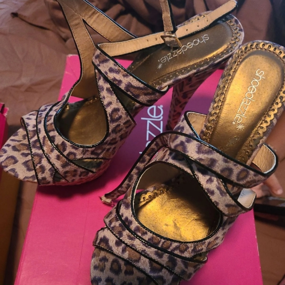Heels - Picture 7 of 7